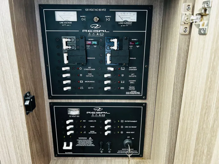  Yacht Photos Pics 2022 REGAL 38 SAV - Image 32