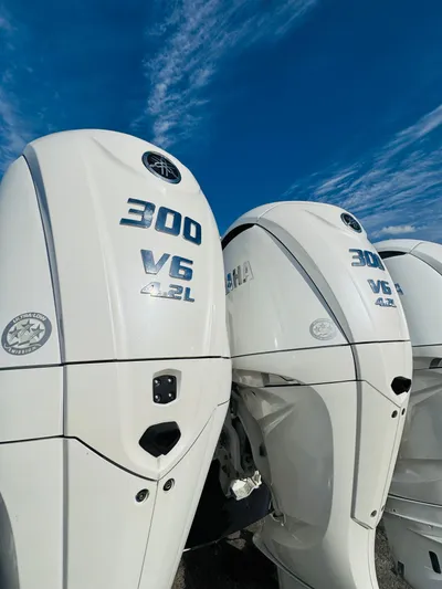  Yacht Photos Pics 2022 REGAL 38 SAV - Image 6