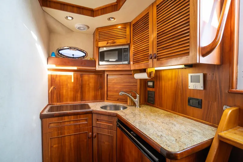 Last Mango II Yacht Photos Pics 