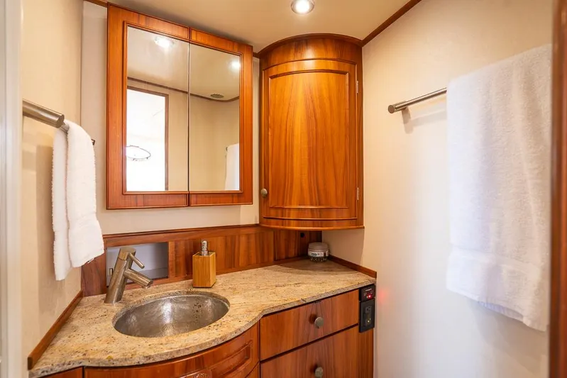 Last Mango II Yacht Photos Pics 