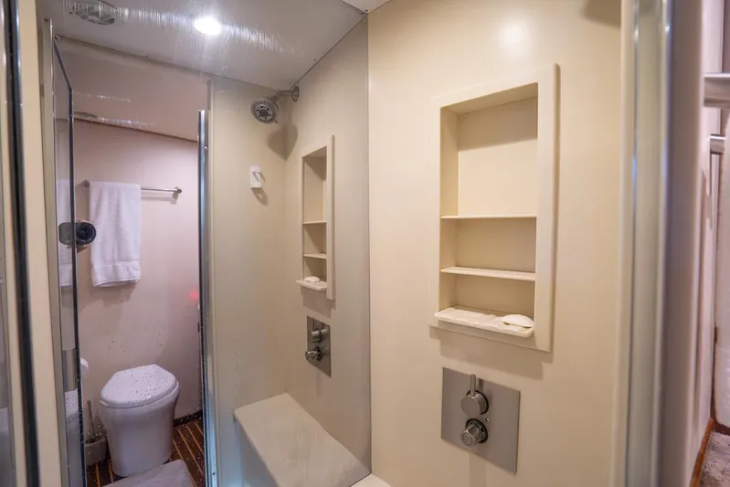 Last Mango II Yacht Photos Pics 