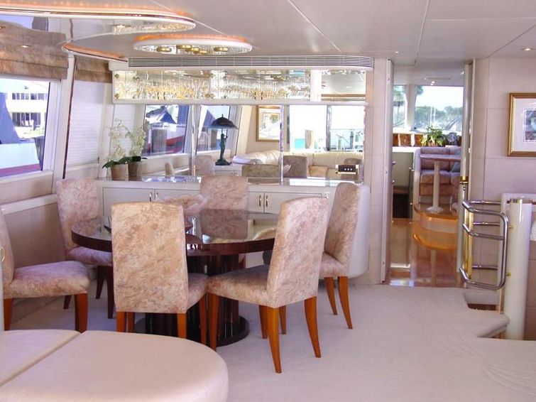 1996-76-lazzara-yachts-grand-salon