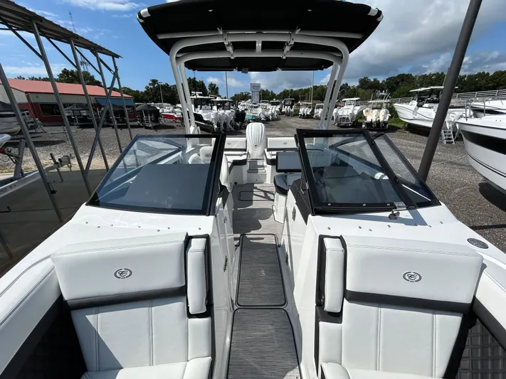  Yacht Photos Pics 2025 COBALT R6 OB - Image 17