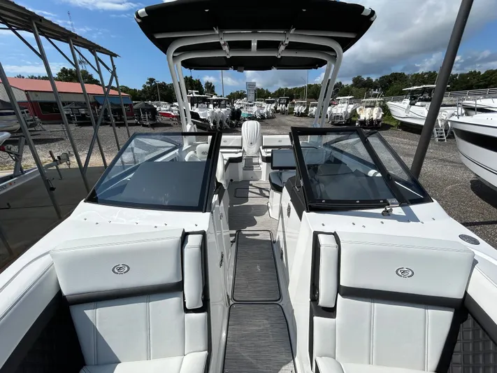  Yacht Photos Pics 2025 COBALT R6 OB - Image 17