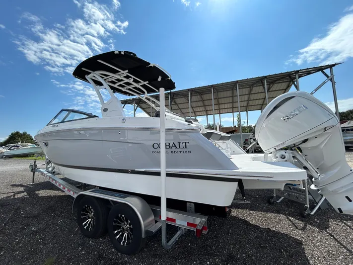  Yacht Photos Pics 2025 COBALT R6 OB - Image 8