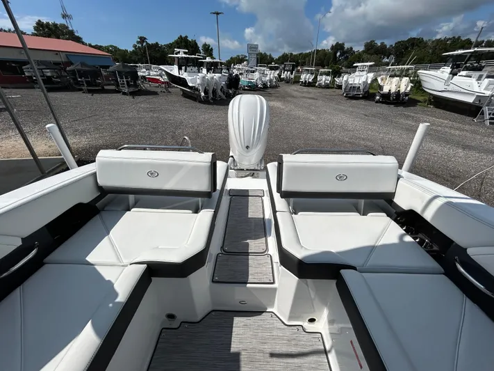  Yacht Photos Pics 2025 COBALT R6 OB - Image 13