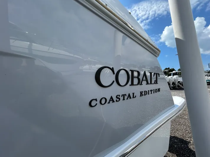  Yacht Photos Pics 2025 COBALT R6 OB - Image 3
