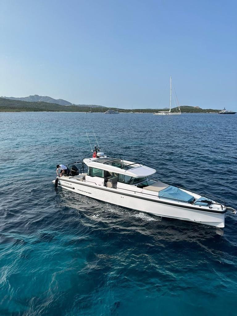 2023 Axopar 37 XC Cross Cabin