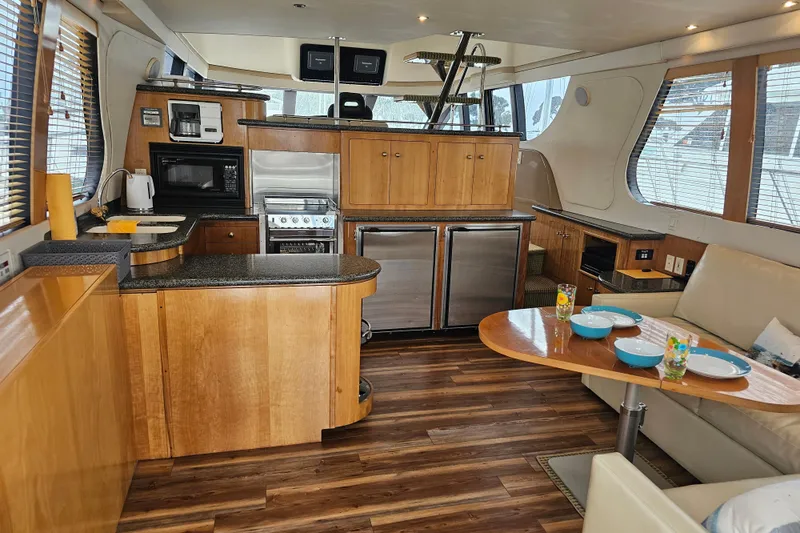 Paradox Yacht Photos Pics Interior of 2000 Carver 530 Voyager Pilothouse with modern kitchen and dining area.