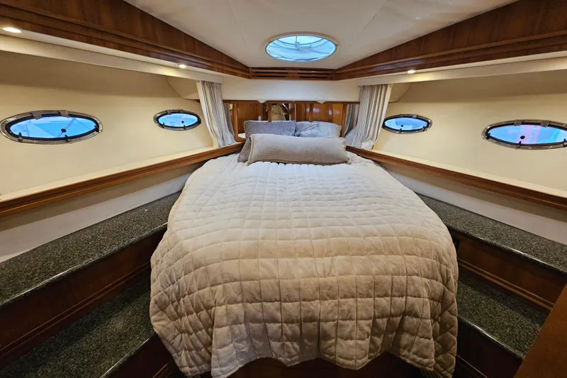 Paradox Yacht Photos Pics Luxurious bedroom interior of 2000 Carver 530 Voyager Pilothouse yacht with cozy bedding.