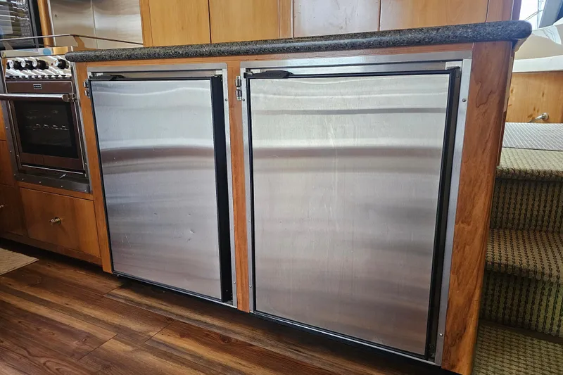 Paradox Yacht Photos Pics Stainless steel appliances in 2000 Carver 530 Voyager Pilothouse kitchen interior.