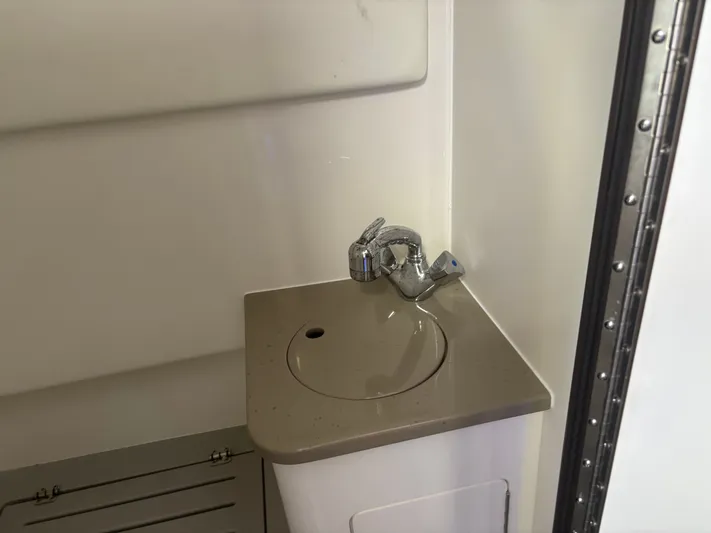  Yacht Photos Pics 2022 EDGEWATER 370 CC - Image 52