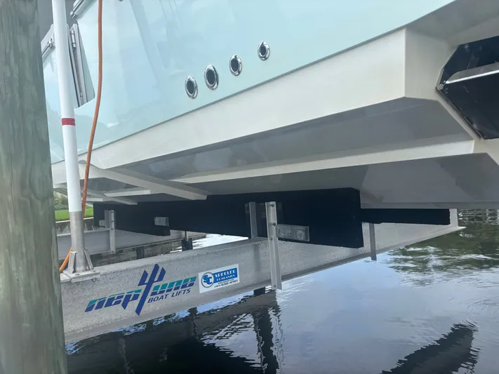  Yacht Photos Pics 2022 EDGEWATER 370 CC - Image 20