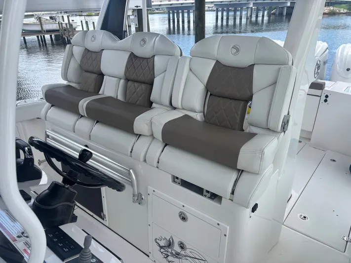  Yacht Photos Pics 2022 EDGEWATER 370 CC - Image 35