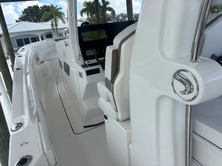  Yacht Photos Pics 2022 EDGEWATER 370 CC - Image 32