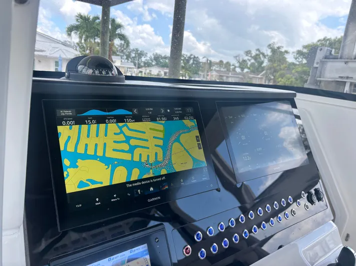  Yacht Photos Pics 2022 EDGEWATER 370 CC - Image 37