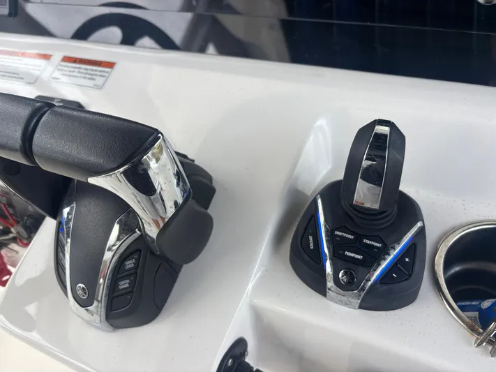  Yacht Photos Pics 2022 EDGEWATER 370 CC - Image 39