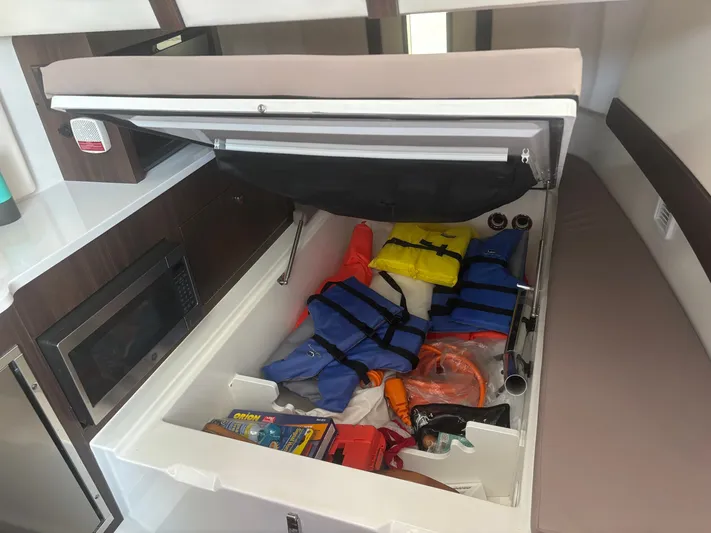  Yacht Photos Pics 2022 EDGEWATER 370 CC - Image 50