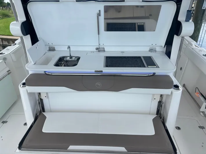  Yacht Photos Pics 2022 EDGEWATER 370 CC - Image 28