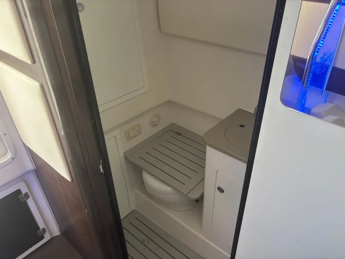  Yacht Photos Pics 2022 EDGEWATER 370 CC - Image 51