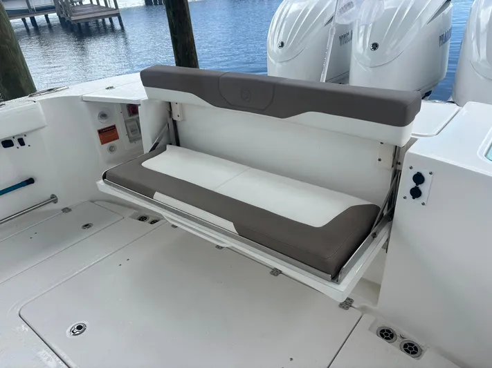  Yacht Photos Pics 2022 EDGEWATER 370 CC - Image 24