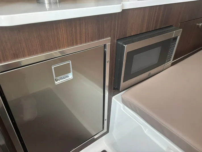  Yacht Photos Pics 2022 EDGEWATER 370 CC - Image 53