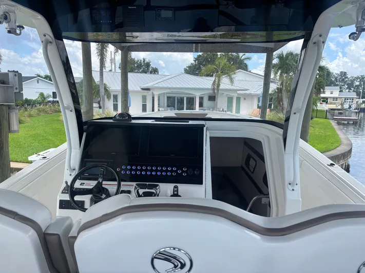  Yacht Photos Pics 2022 EDGEWATER 370 CC - Image 29