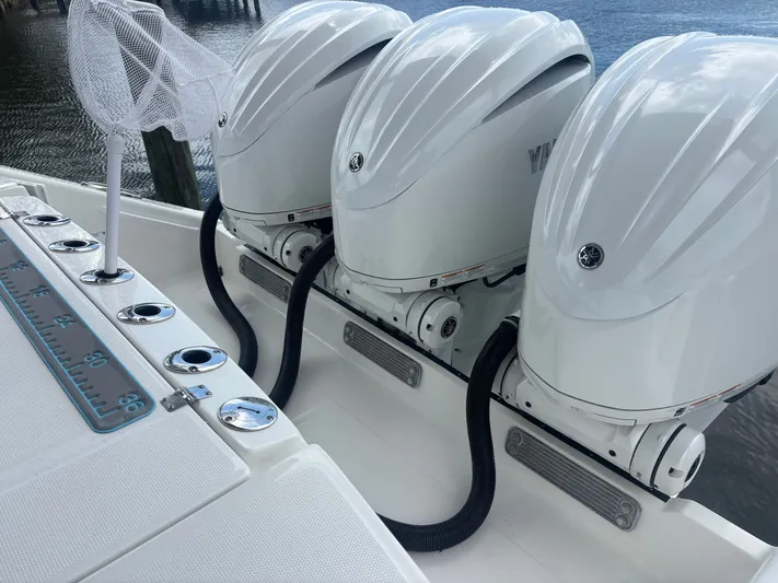  Yacht Photos Pics 2022 EDGEWATER 370 CC - Image 27