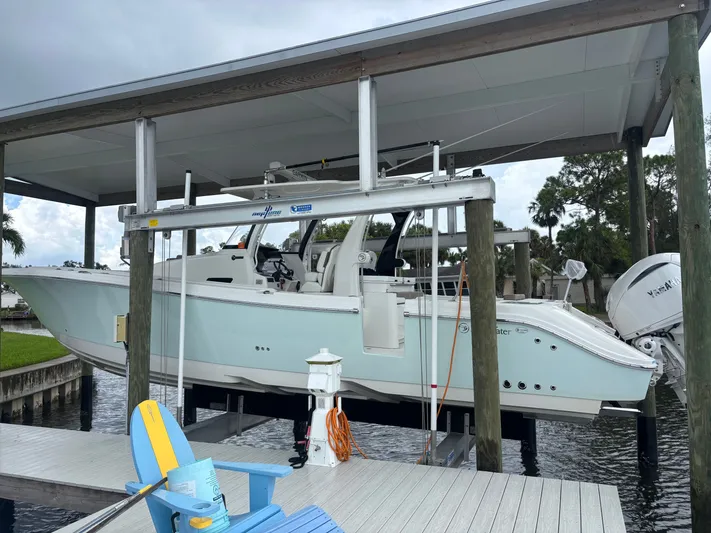  Yacht Photos Pics 2022 EDGEWATER 370 CC - Image 16