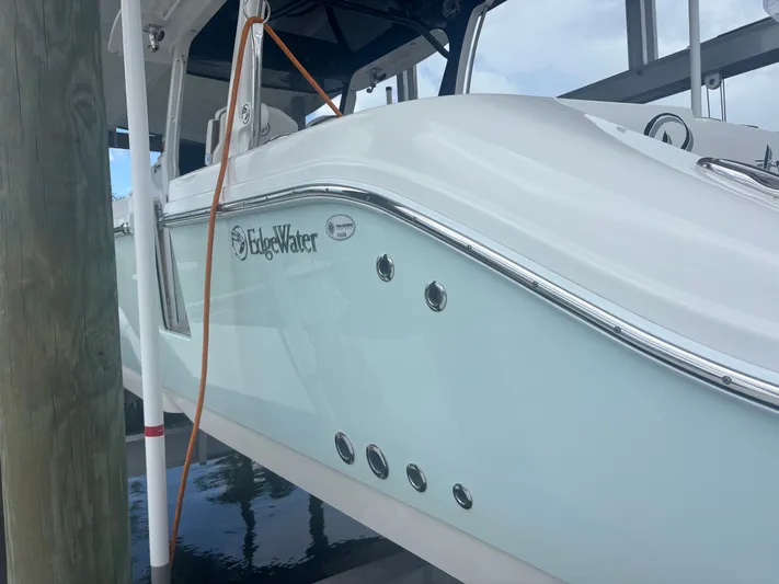  Yacht Photos Pics 2022 EDGEWATER 370 CC - Image 22