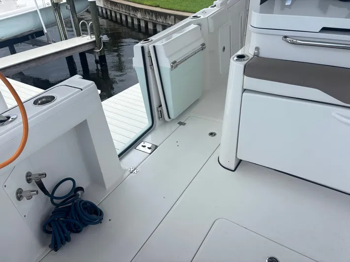  Yacht Photos Pics 2022 EDGEWATER 370 CC - Image 31