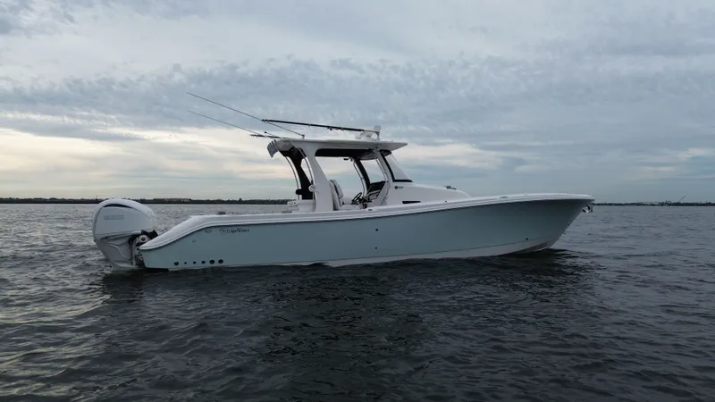  Yacht Photos Pics 2022 EDGEWATER 370 CC - Image 10