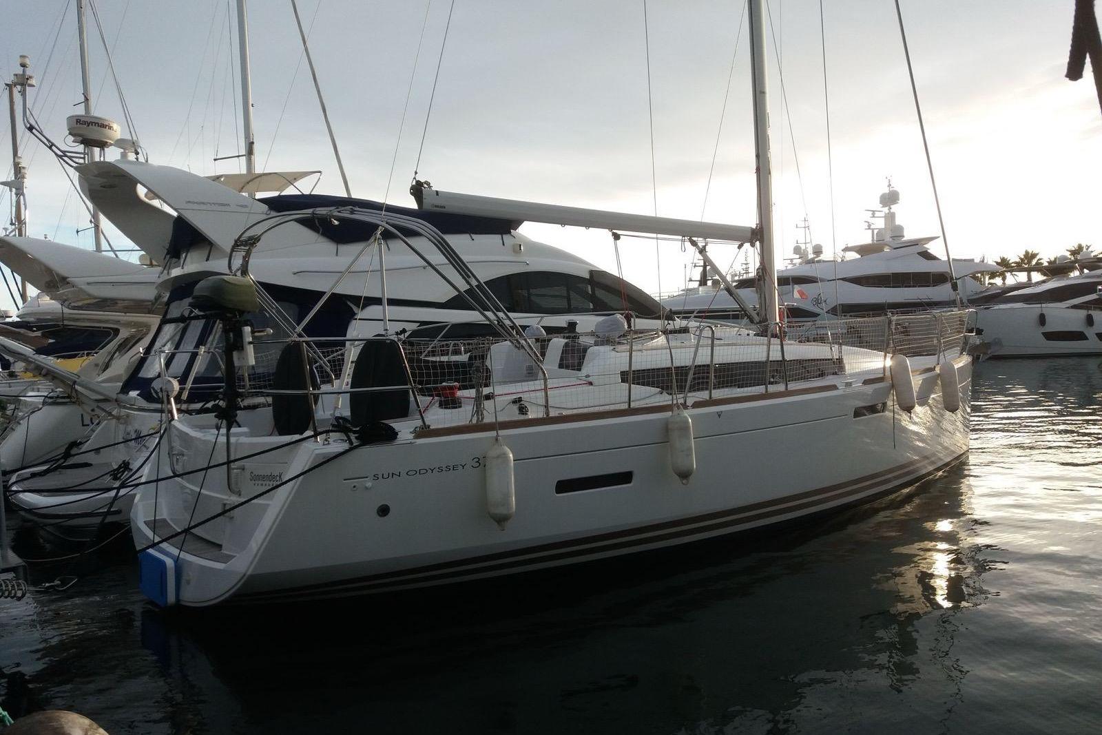 2014 Jeanneau Sun Odyssey 379