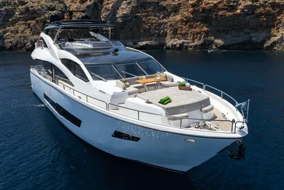 2019 Sunseeker 86 Yacht