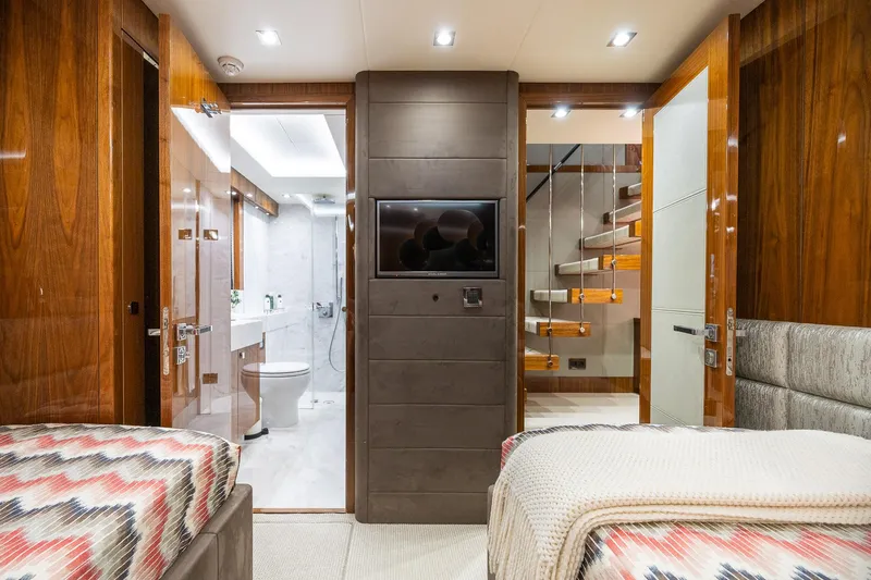 Seawater Yacht Photos Pics Luxurious interior of 2019 Sunseeker 86 Yacht with twin beds and modern bathroom.