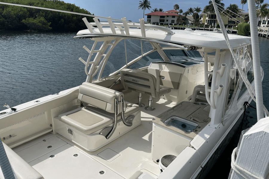 2019 Boston Whaler 320DC