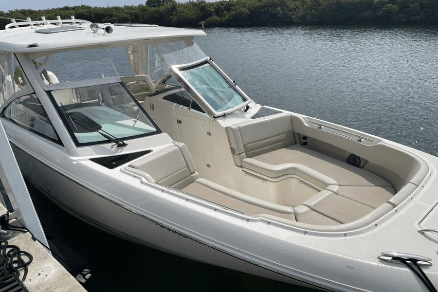 2019 Boston Whaler 320DC