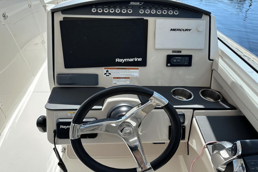 2019 Boston Whaler 320DC