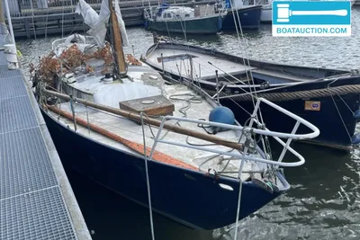 1900 Cabin sailboat 900
