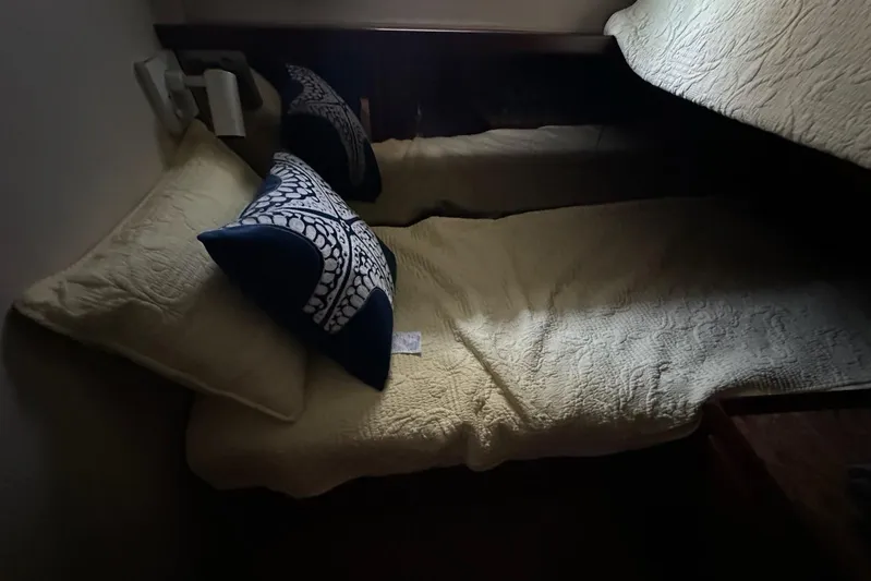 Summer Shack Yacht Photos Pics Cozy cabin bed in 1988 Hatteras 48 Convertible yacht with decorative pillows.