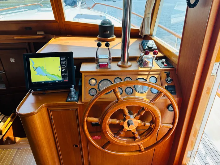 Sora Yacht Photos Pics Helm of 1998 Grand Banks 49 Classic yacht with wooden wheel and navigation equipment.