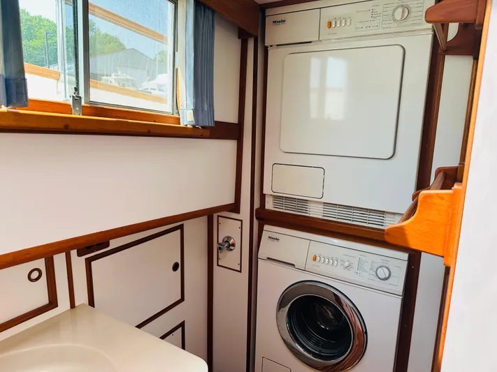 Sora Yacht Photos Pics 