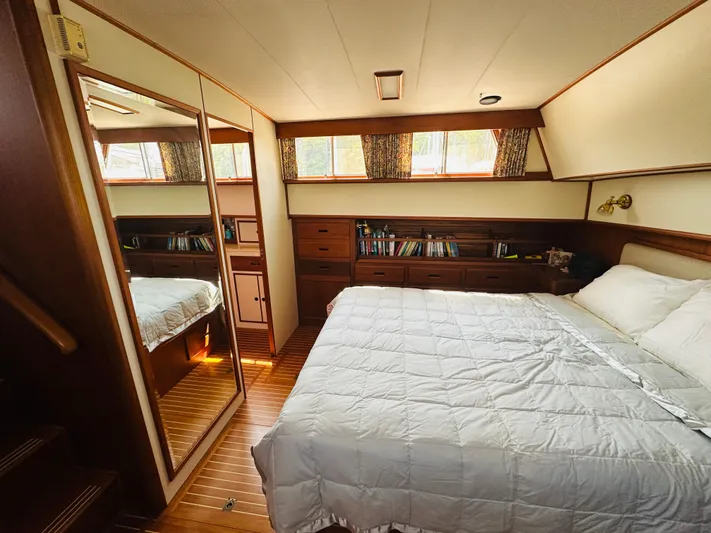 Sora Yacht Photos Pics 