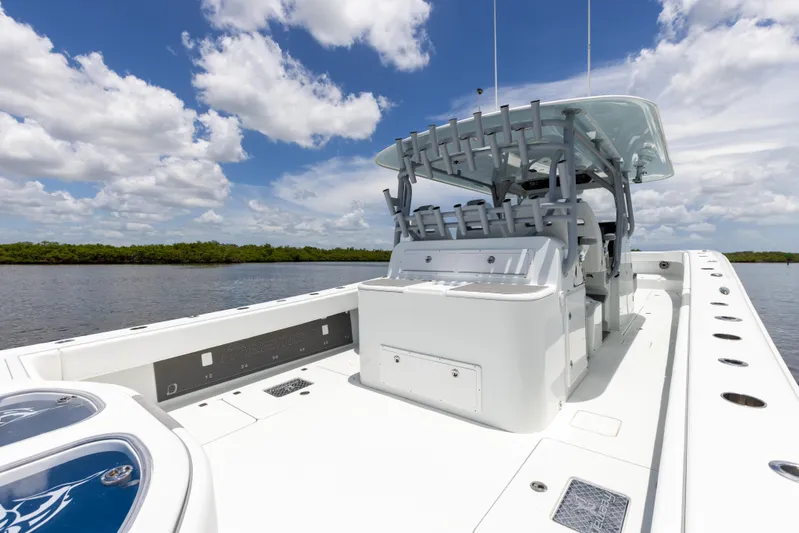  Yacht Photos Pics 2019 Freeman 42 LR boat with spacious deck and seating, under a clear blue sky.