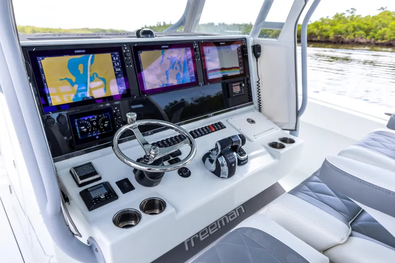  Yacht Photos Pics Freeman 42 LR 2019 boat dashboard with navigation screens and controls.