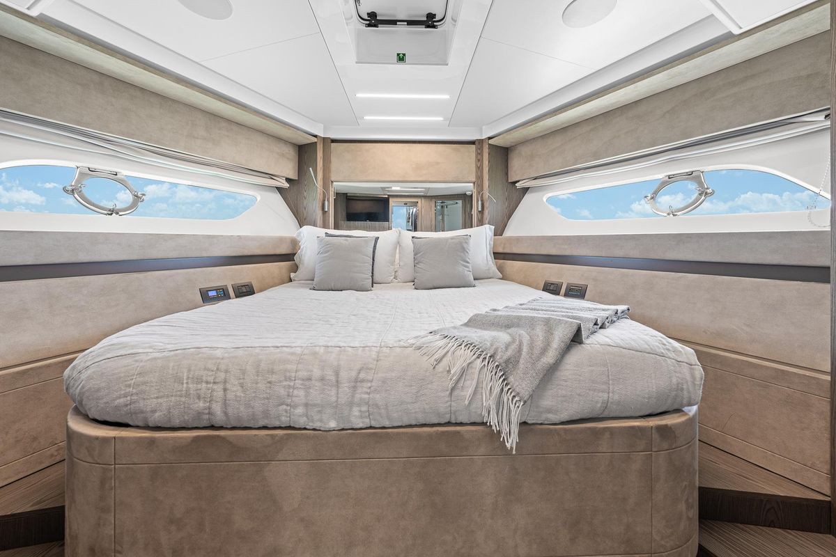 2018 Ferretti Yachts 55 