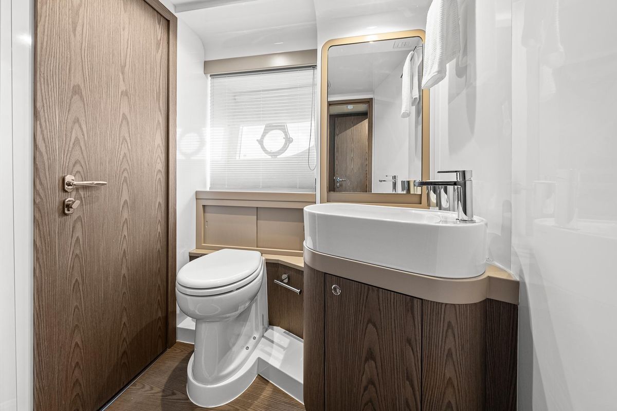 2018 Ferretti Yachts 55 