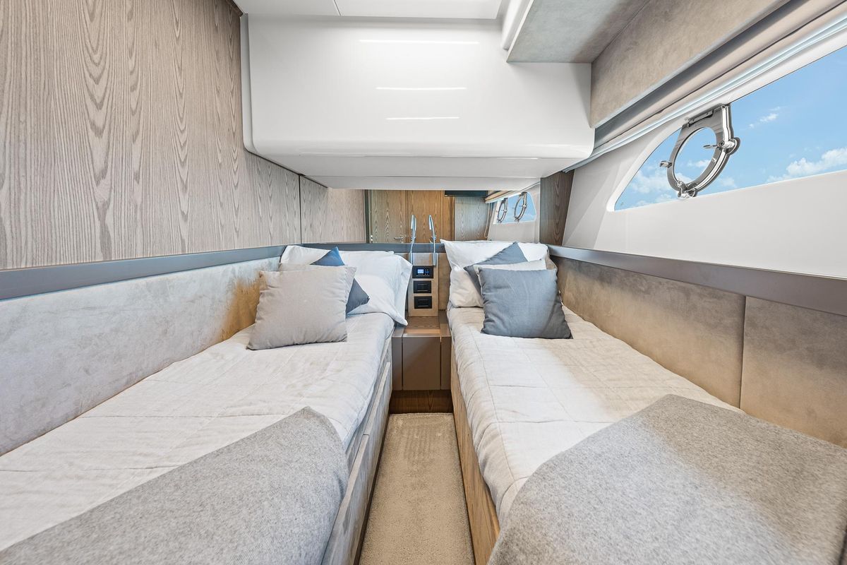 2018 Ferretti Yachts 55 