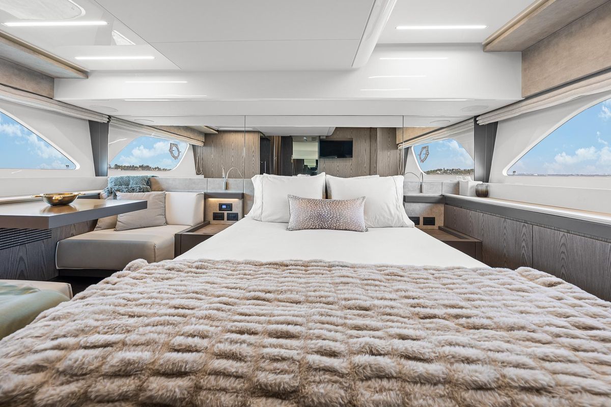 2018 Ferretti Yachts 55 