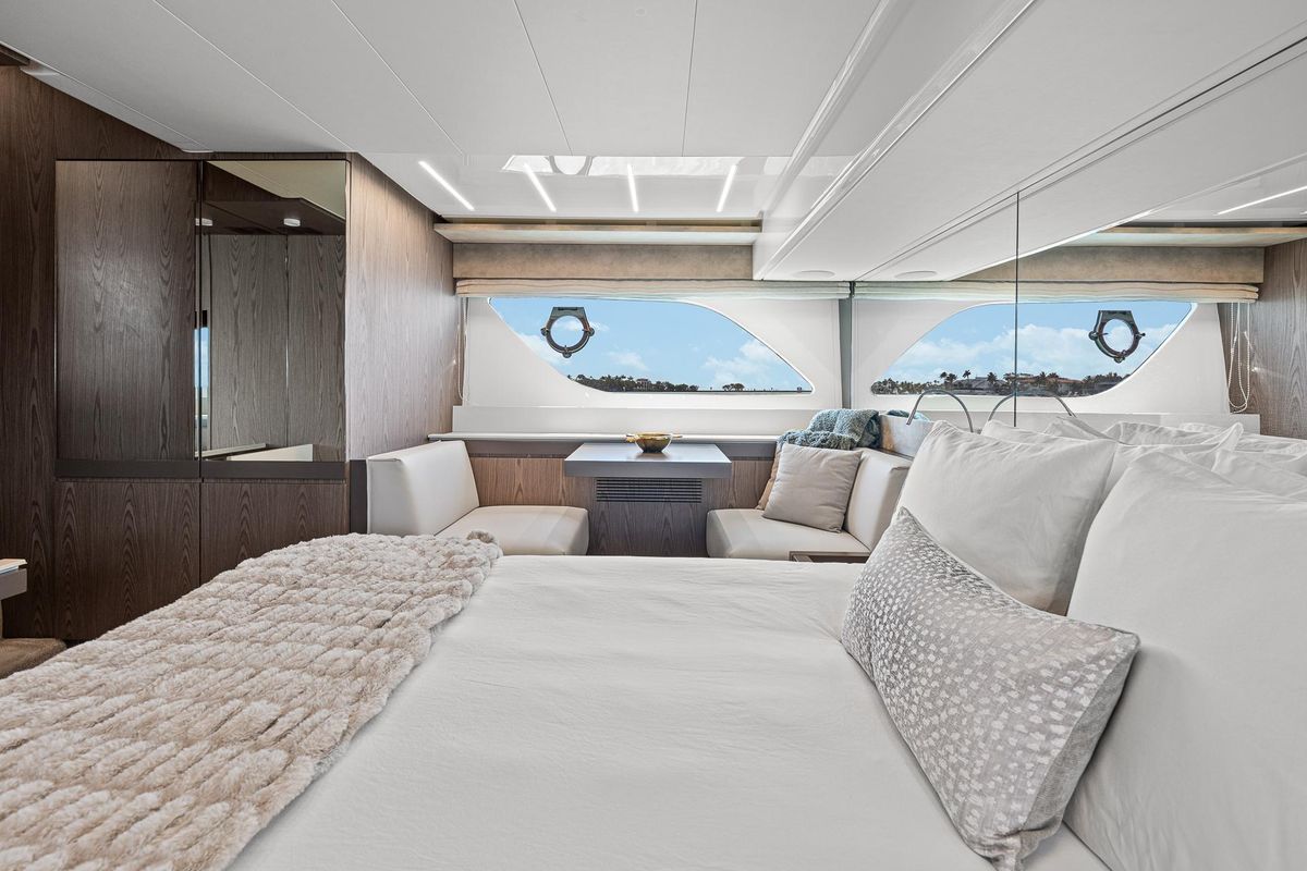 2018 Ferretti Yachts 55 